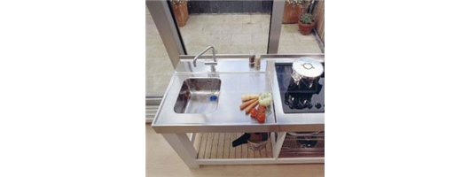 Sinktop with single bowl, wet area, custom edges, integrated upstand and with cut out for hob