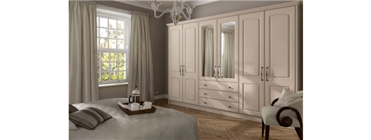 Traditional Style Fitted Wardrobe