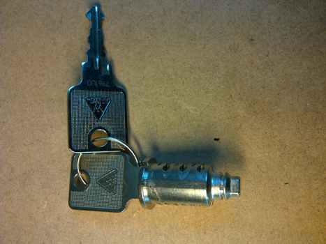 Barrel + 2 Keys for Huwil Series Desk Lock