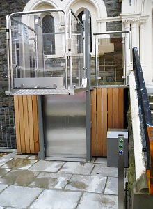 Internal/External Open Style 2m Platform Lift – 500kg Model