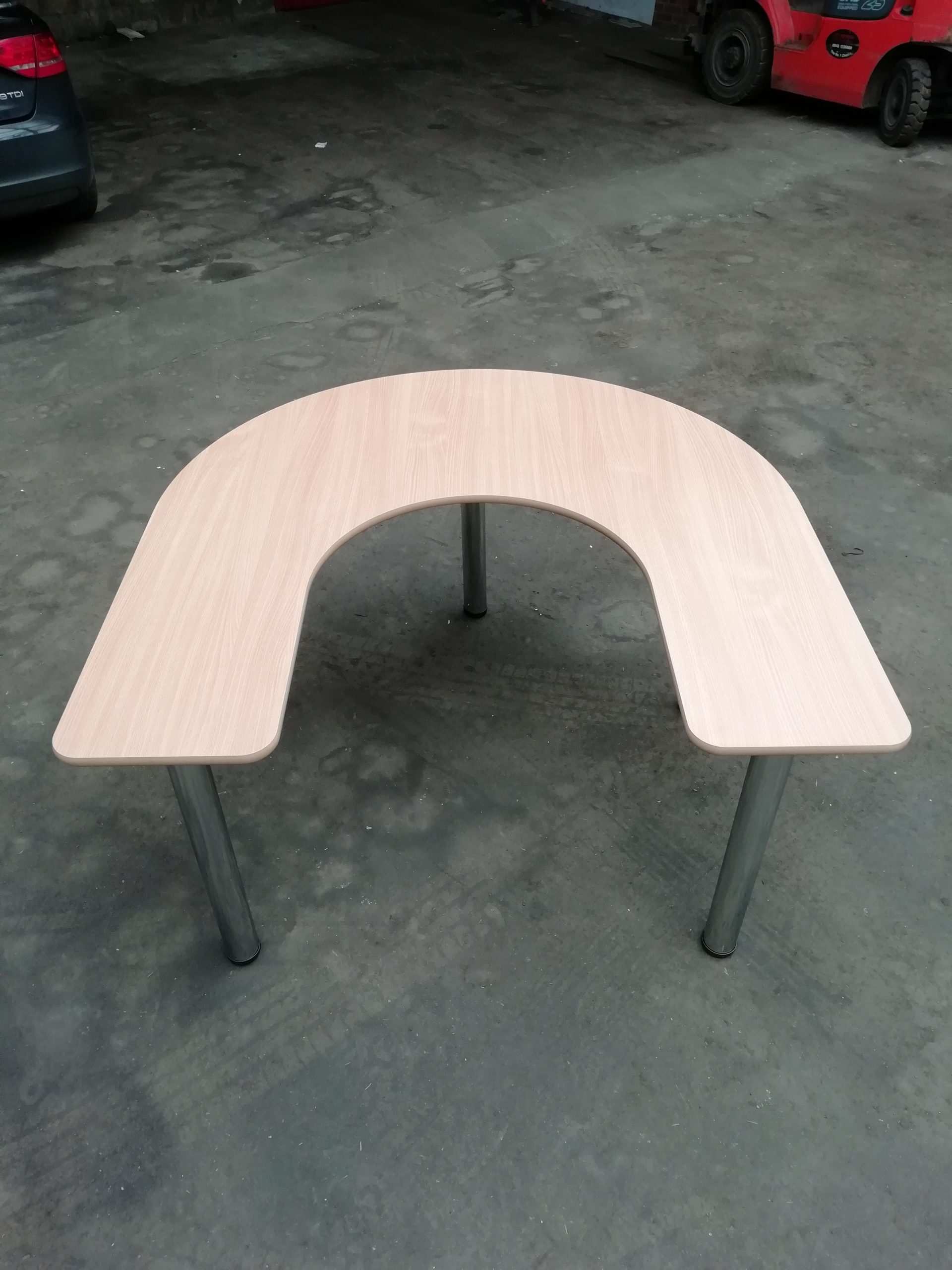 Horseshoe Table Large (TA9)