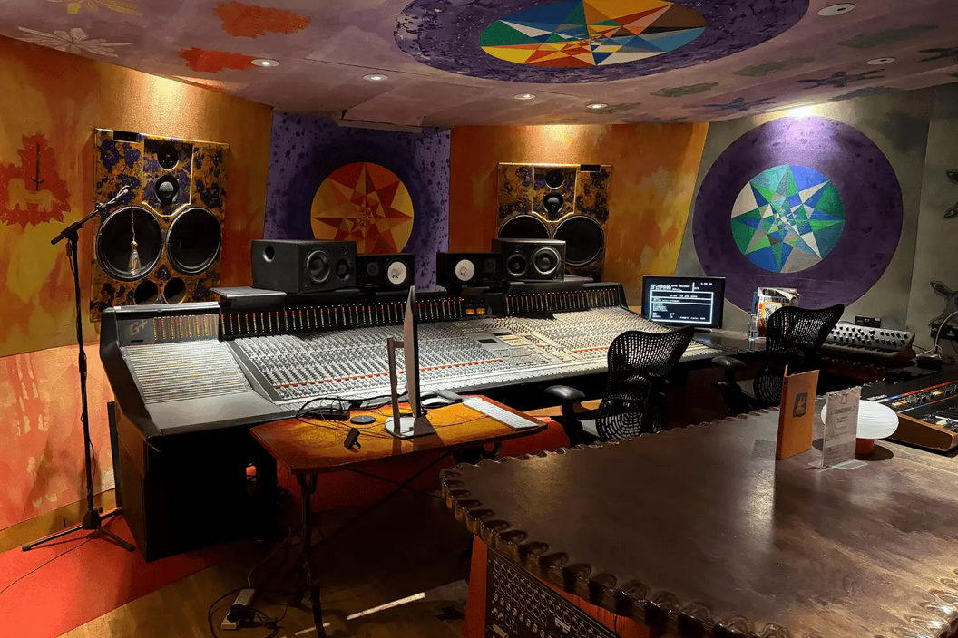 Projects: Strongrooms — Studio 3 Ductwork Removal