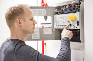 Gas Suppressant Systems Including Room Integrity Testing