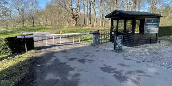 Fixed access control barrier
