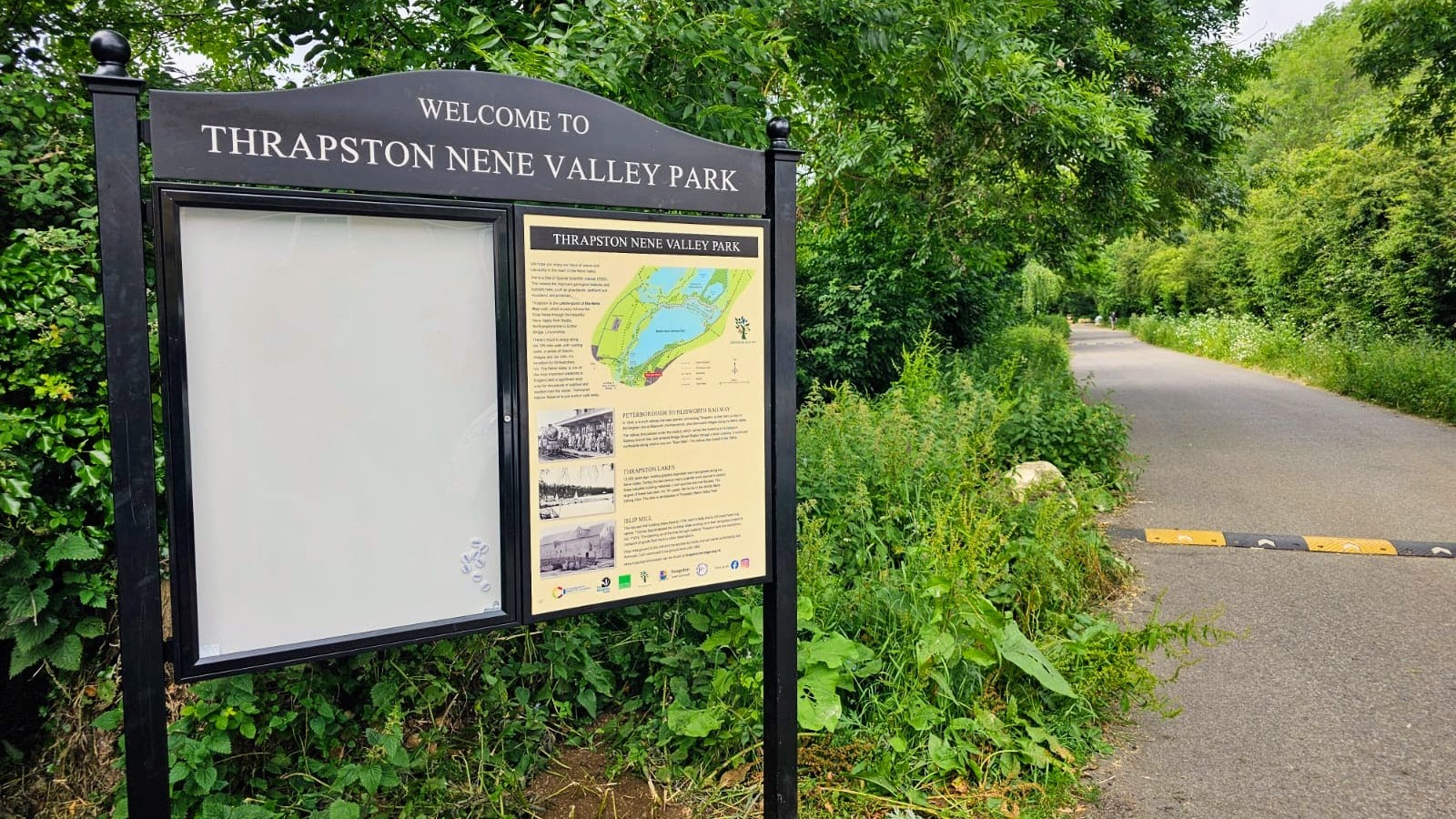 A Welcome To Park sign complete with printed interpretation panel, lockable notice board and header panel.  Post mounted in aluminium.