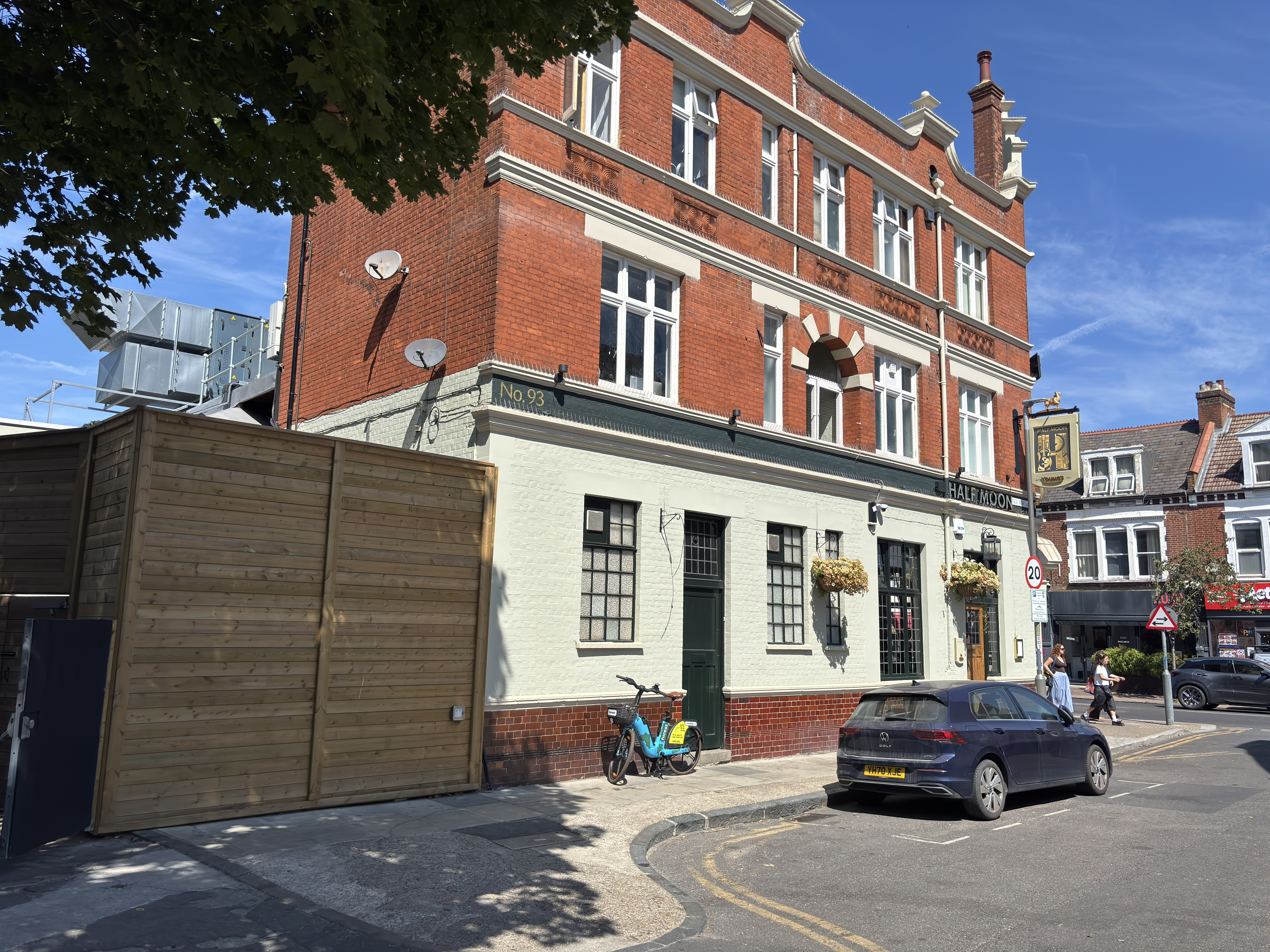 Acoustic barrier supports noise management at historic London music venue