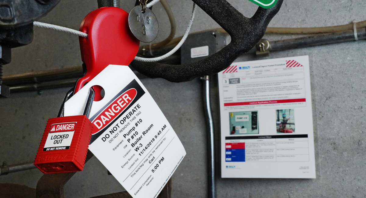 Lockout/Tagout device and procedure applied on the machine