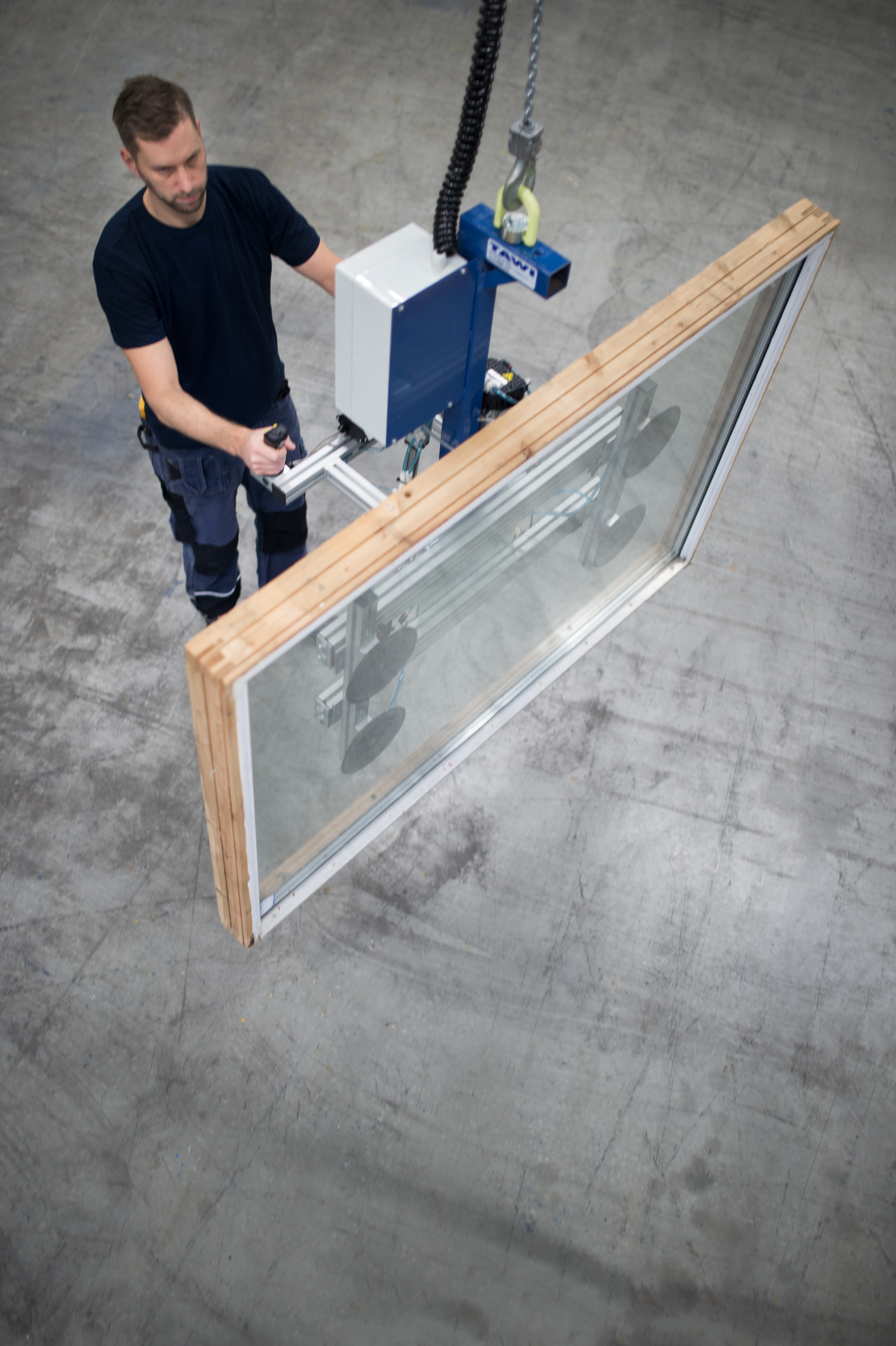 TAWI Vacuum Lifter moving a sheet of glass