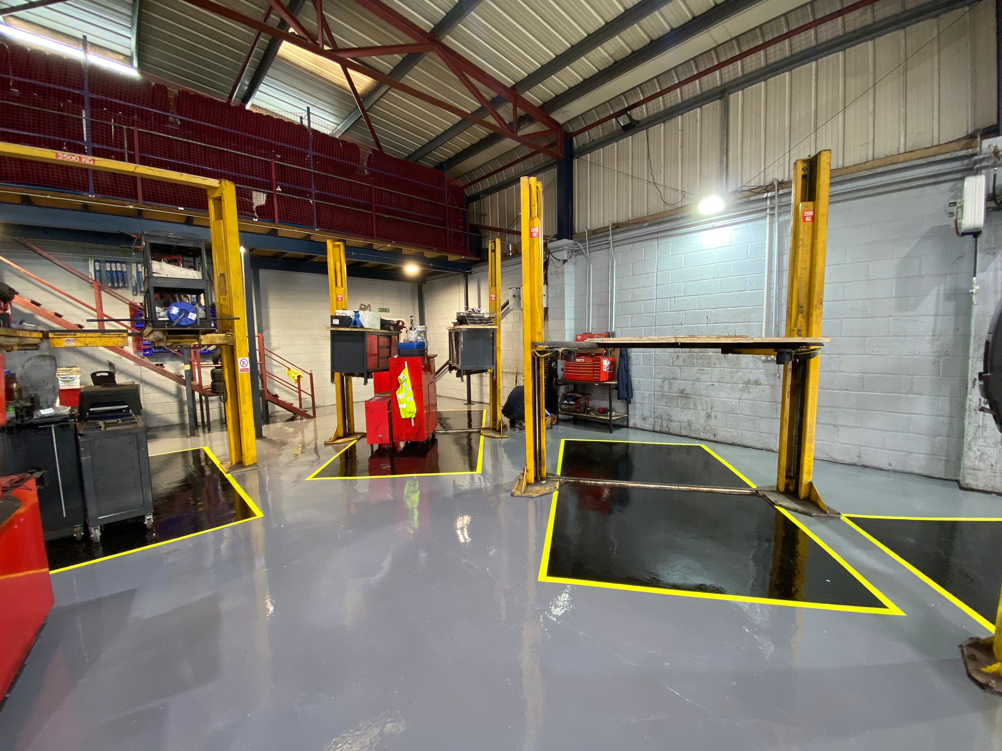 Flortex Professional Black Automotive Garage/Workshop