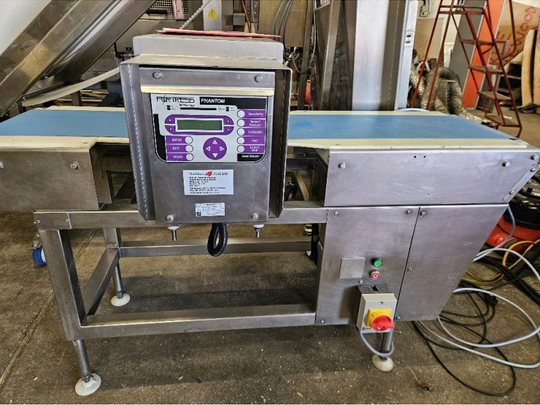 Metal Detectors & Conveyors
