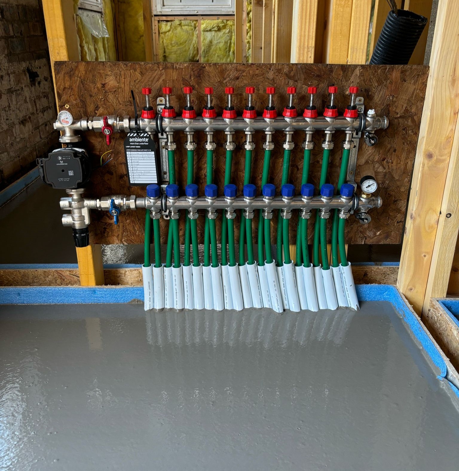 Underfloor heating + screed