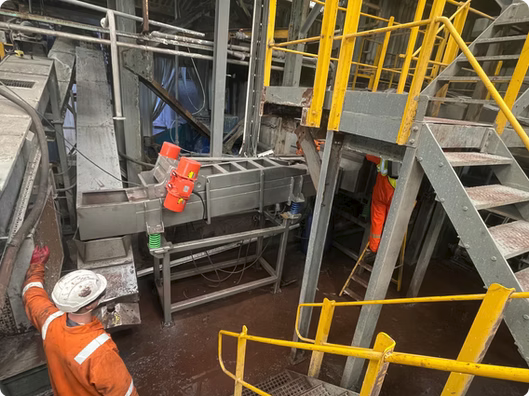 Vibrating Screener with Tube Feeder