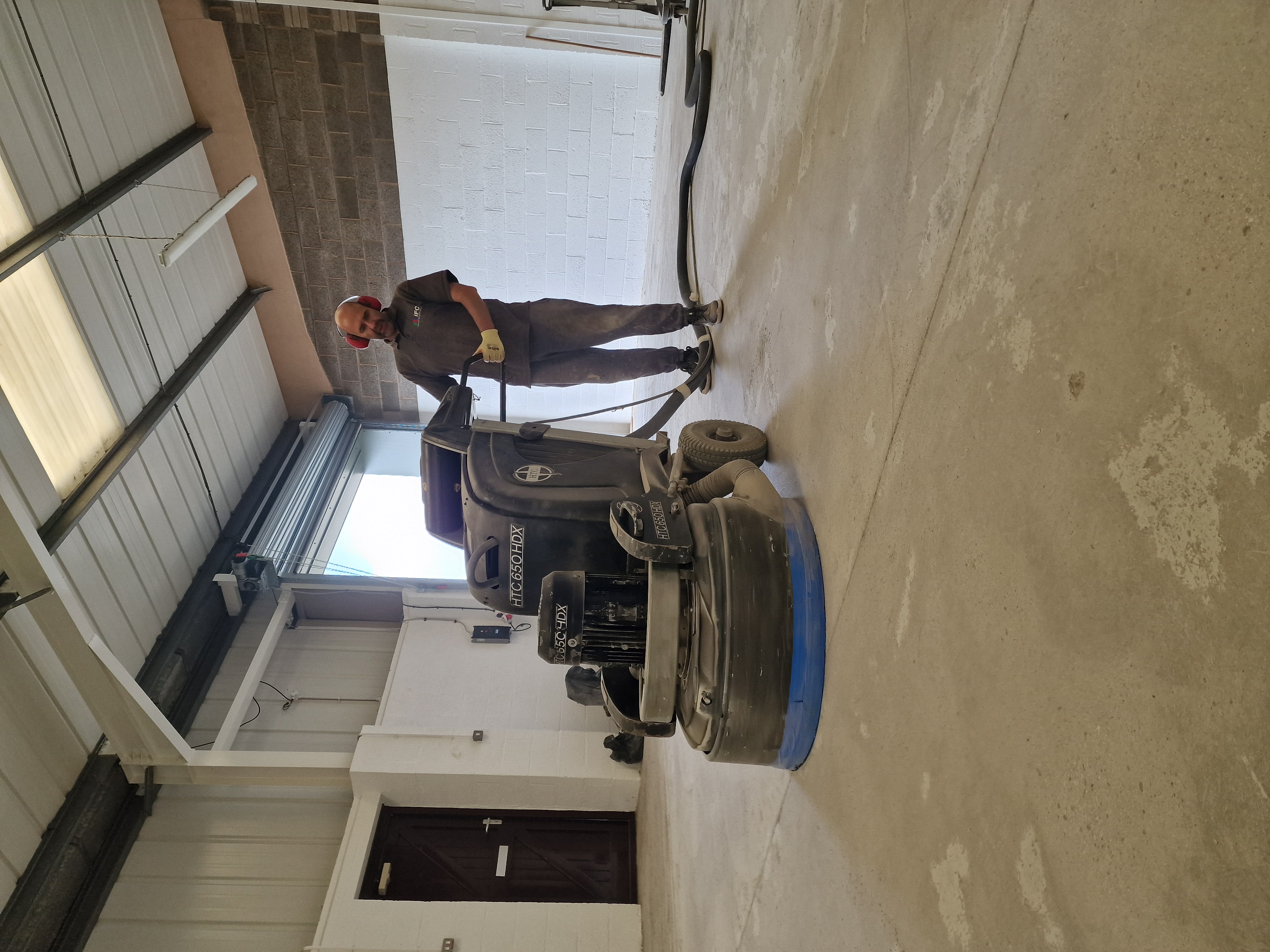 Dust free diamond grinding for flawless finish