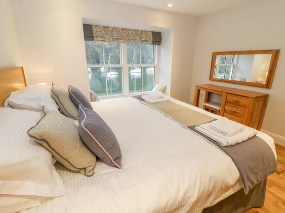 Luxury Lakeside Estate Cleaning