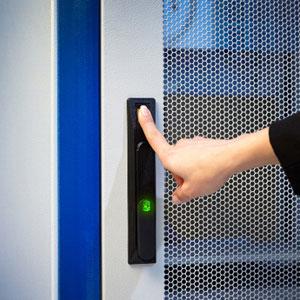 EMKA BioLock &minus; biometric technology at the handle for server security