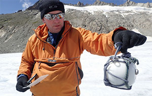 Gryoegg &minus; glacier research with Keller