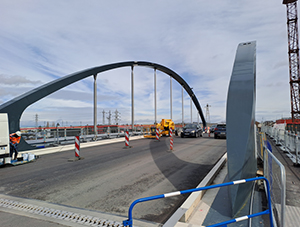 Adjustable Compression Struts used only for tensioning.