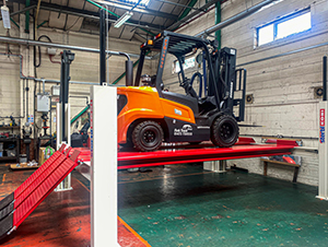 Forklift truck lifting and servicing made easy thanks to Stertil-Koni