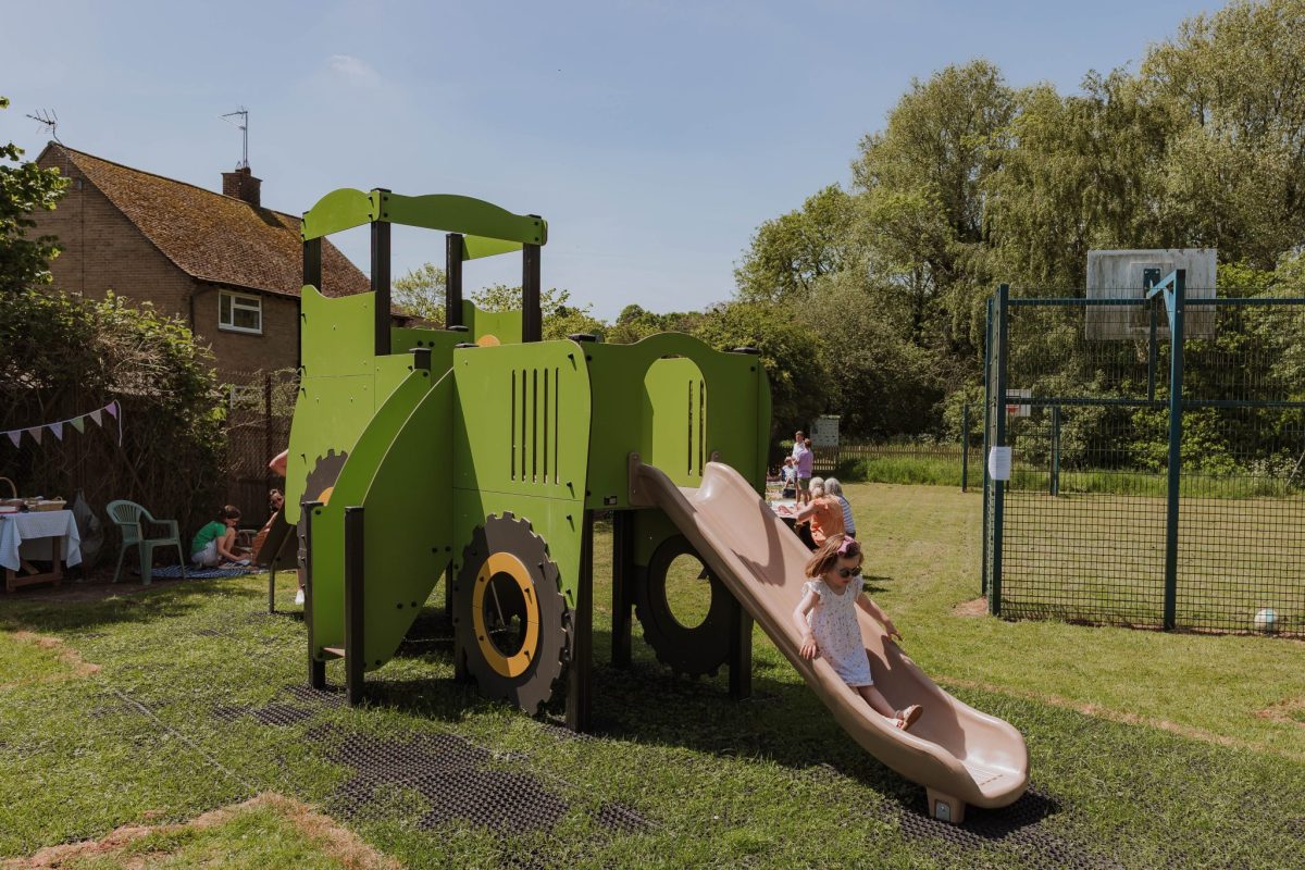 Pocket Park opens – the big green tractor multiplay unit comes to Sulgrave!