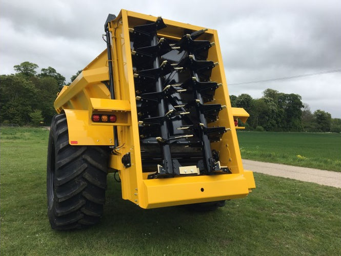 AH - Y Body Vertical Beater Manure Spreaders Sales