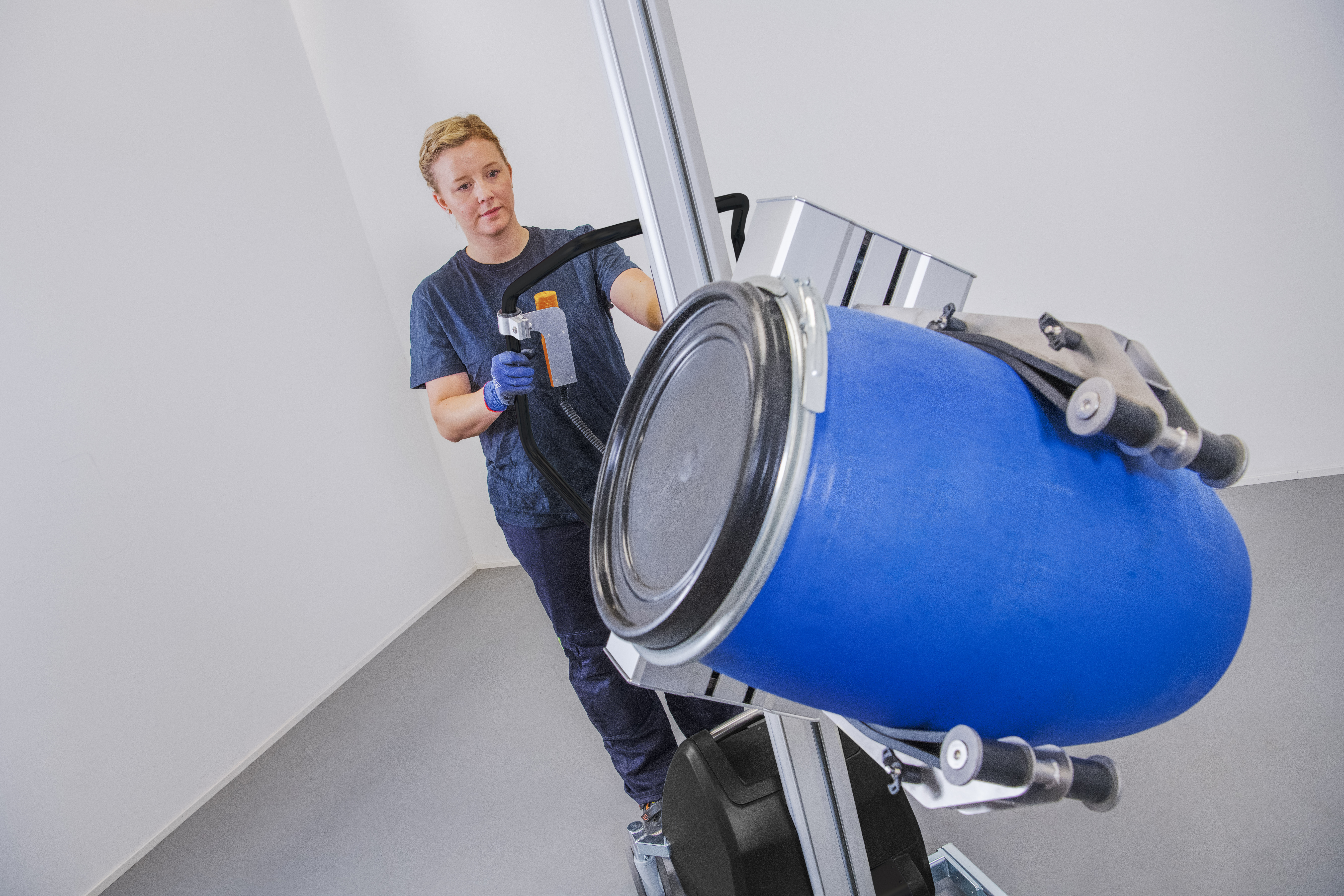 drum lifter and tilter