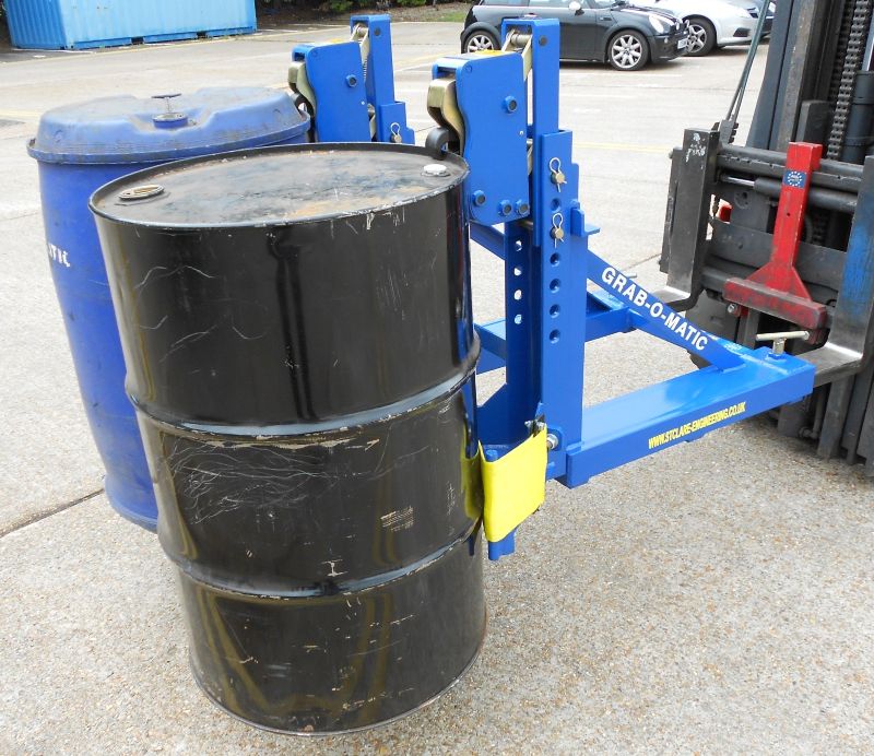British drum handling equipment for global markets: How to load and unload barrels safely and efficiently using forklift attachments