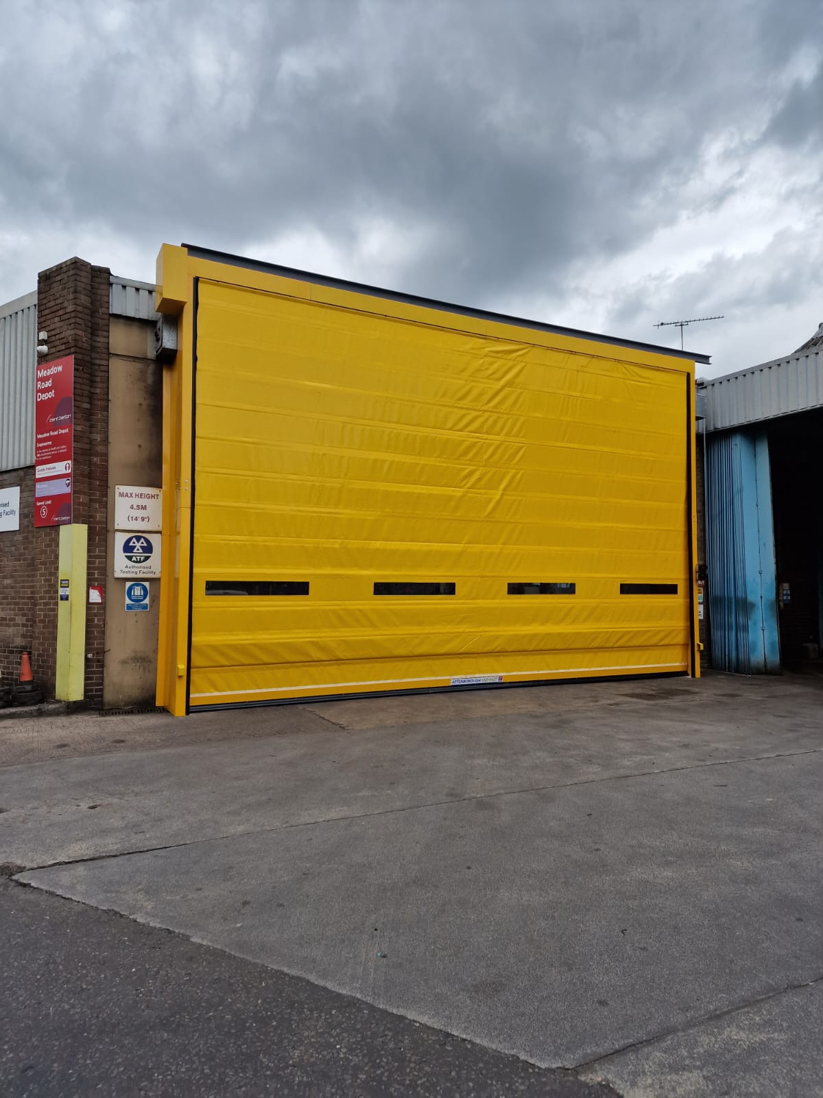 Vizi-Fold Hi-Speed door