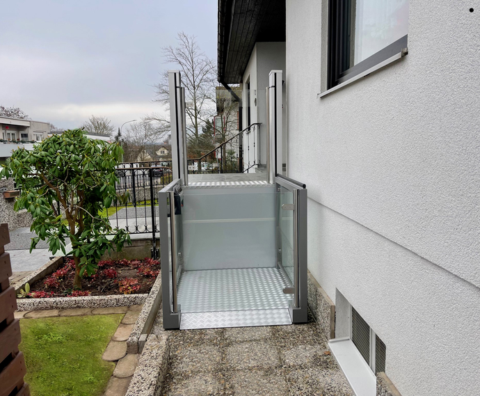 Platform Step Lift for Public & Commercial Buildings