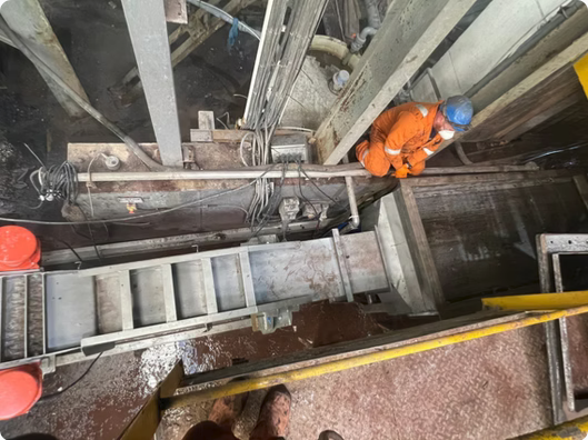 Vibrating Screener with Tube Feeder