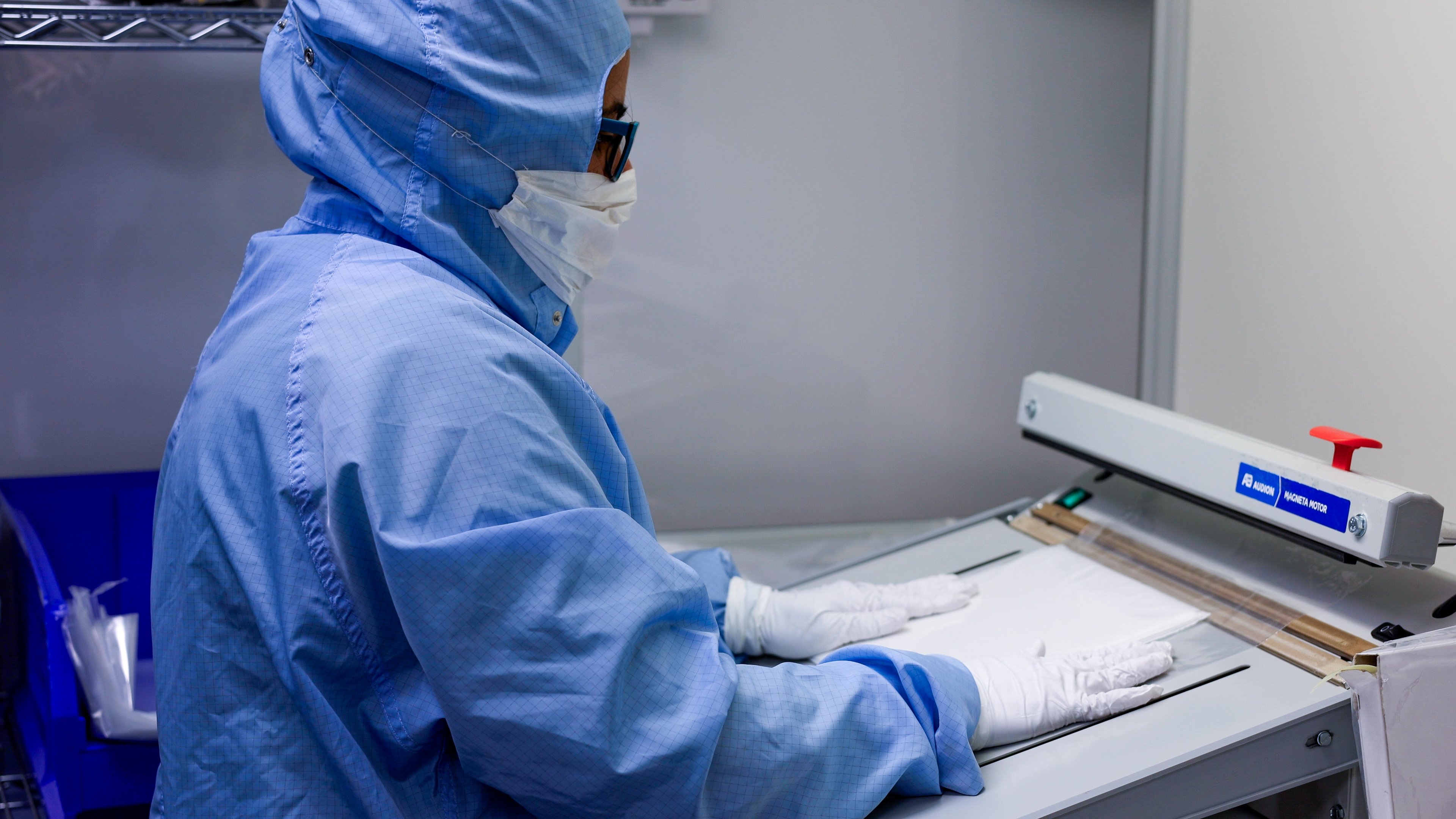 cleanroom repacking and irradiation service