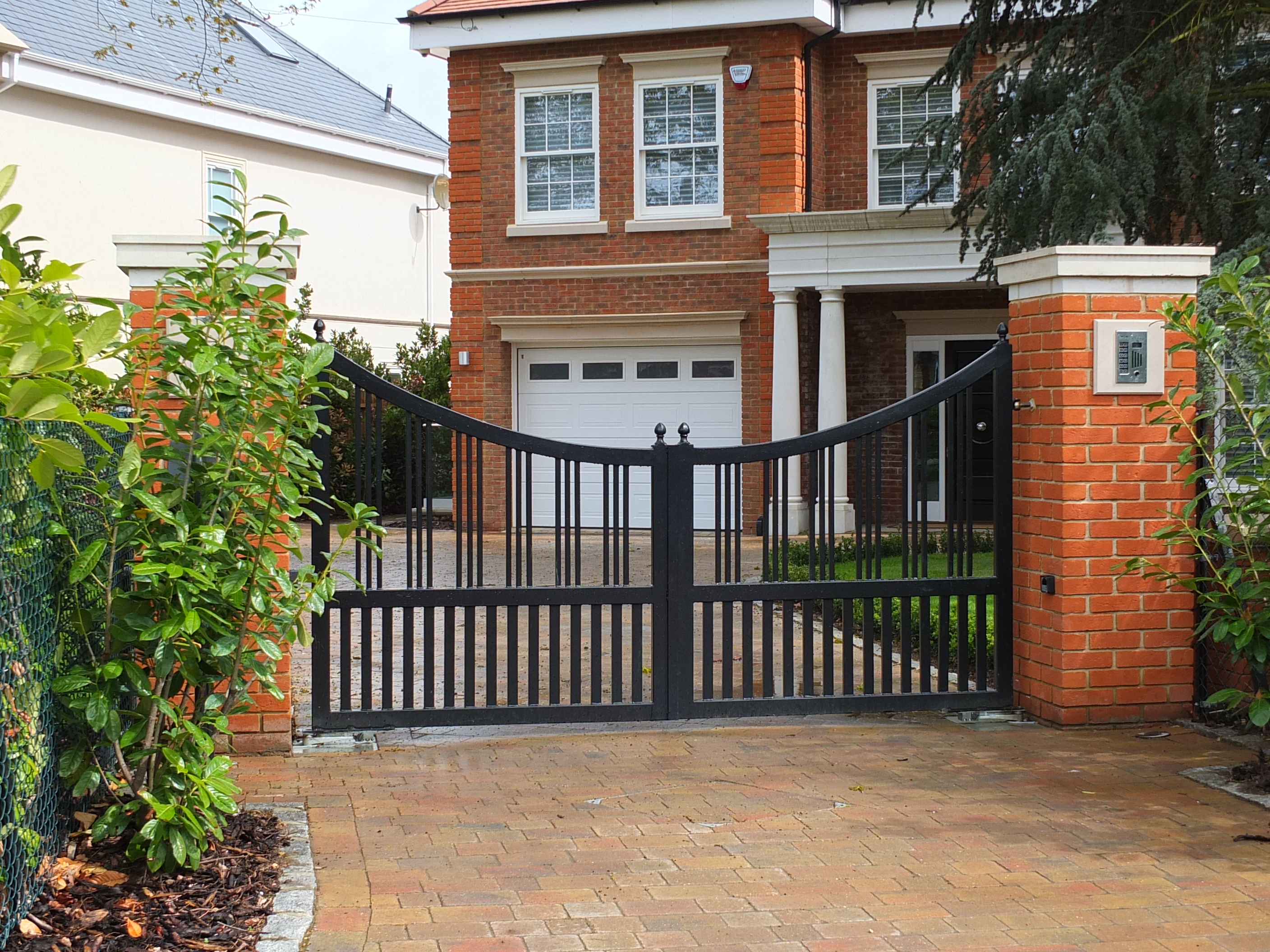 Lingfield Swallow Metal Gate