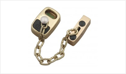 D&E Door Chain With External Release