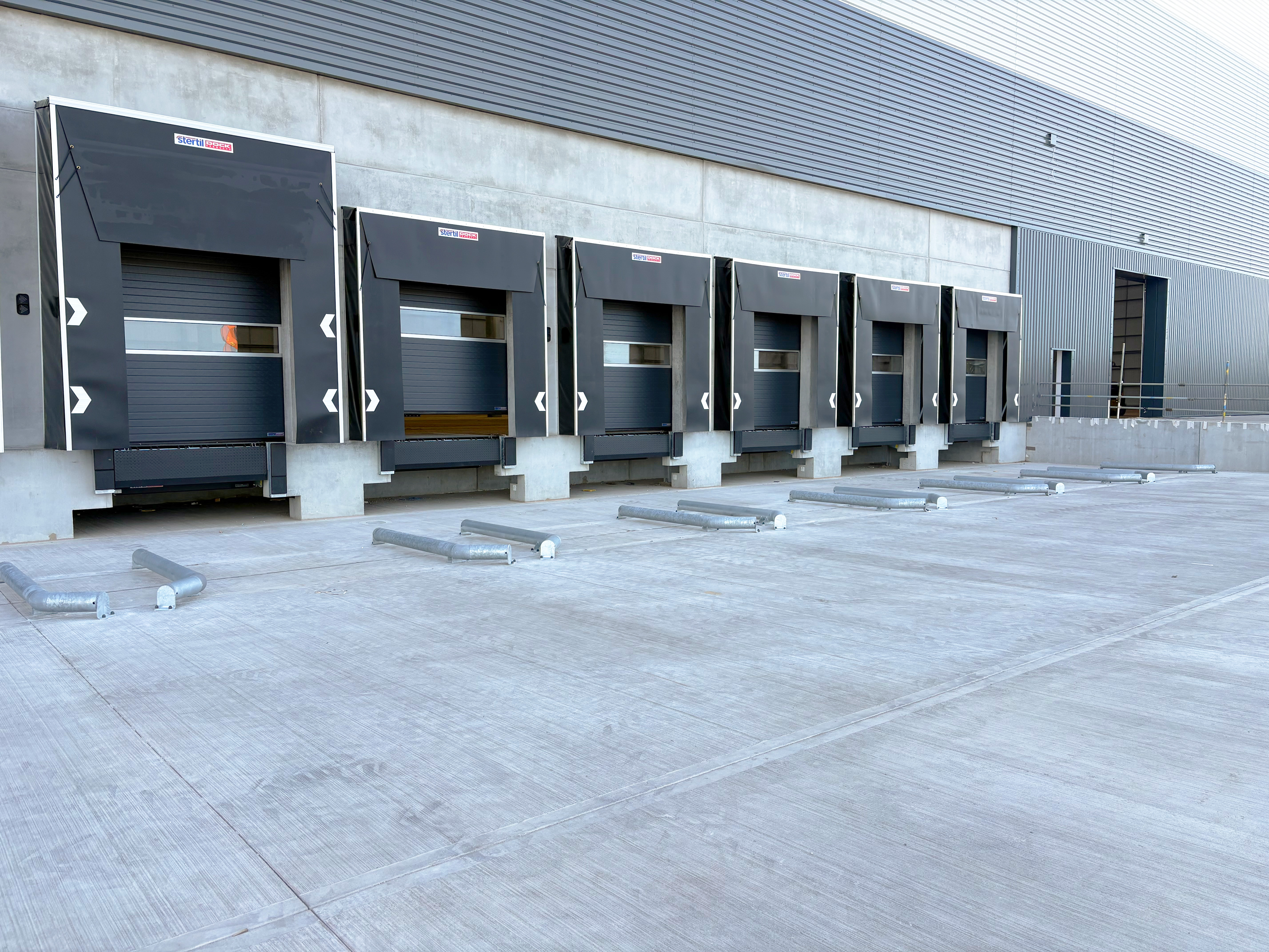 Stertil supplies full loading bay solutions for VGP Park East Midlands